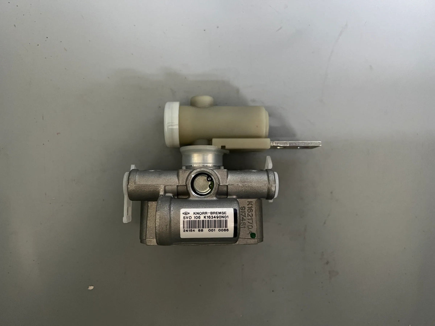 Original Mercedes Benz Luftfederventil Vorderachse Evobus BM634 A0003279225 NEU