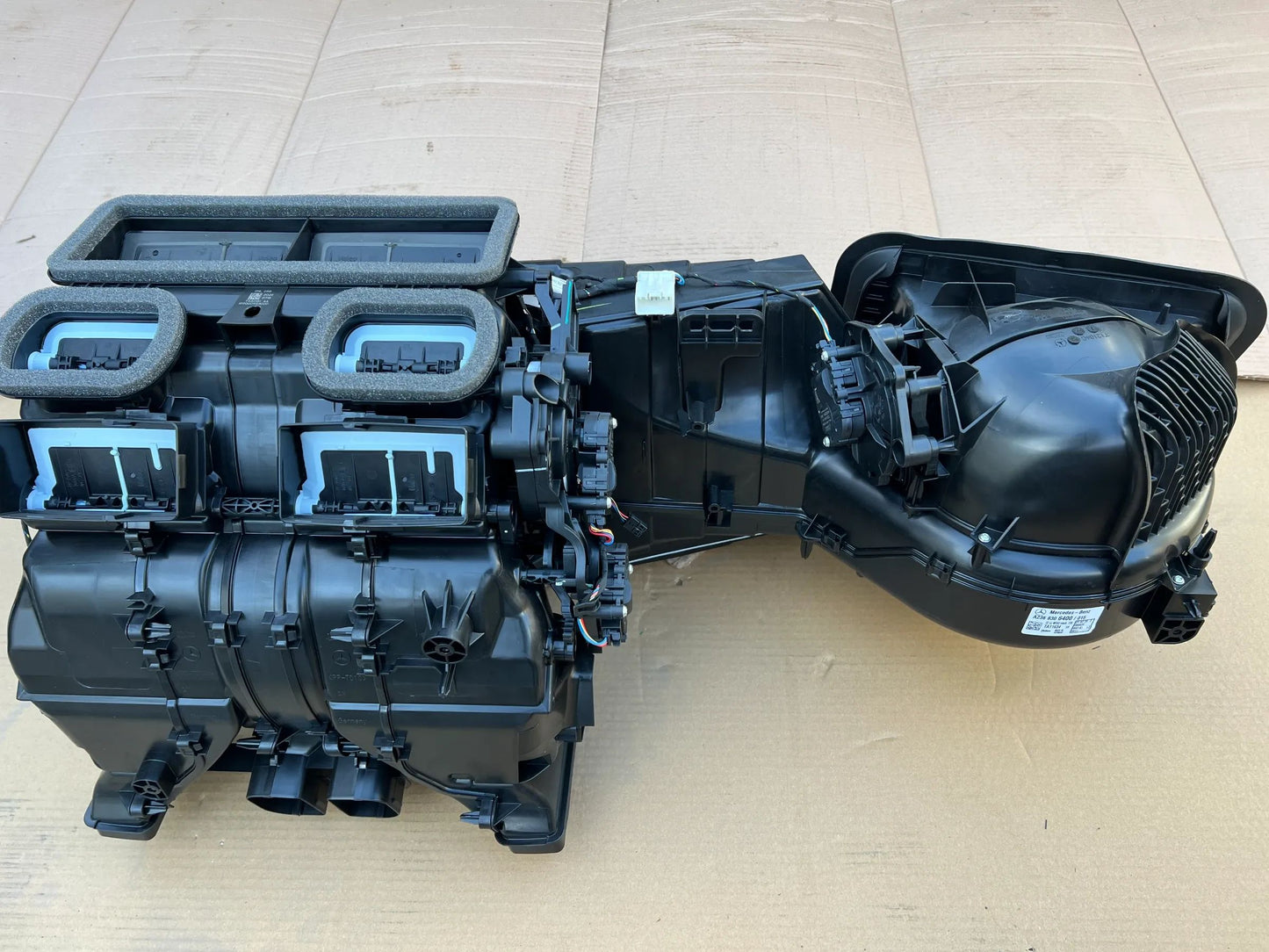 ORIGINAL MERCEDES-BENZ CLE A236/C236 HEIZUNGSKASTEN A2368306400 + A2369069500 NE
