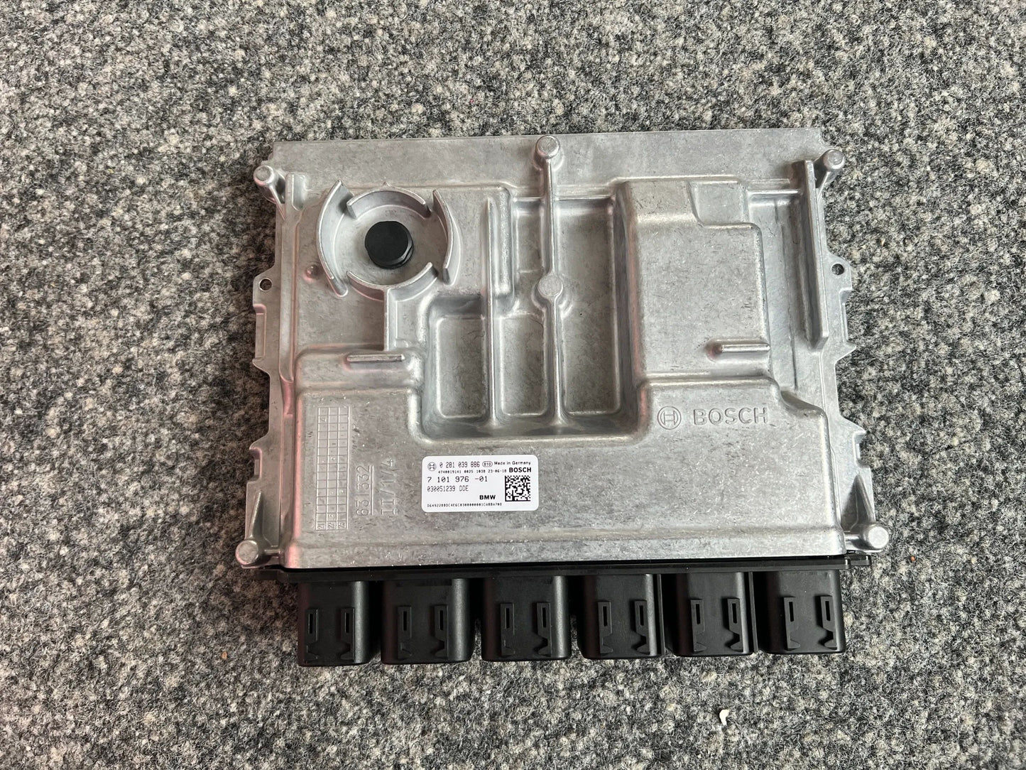 Original BMW Motorsteuergerät 7101976 0281039886 NEU