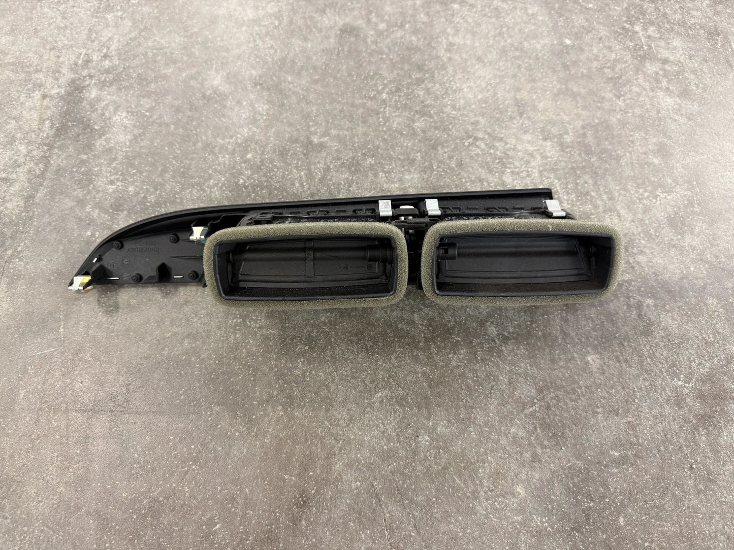 Original BMW i12 i15 i8 Frischluftgrill links 9284379 64229284379 NEU