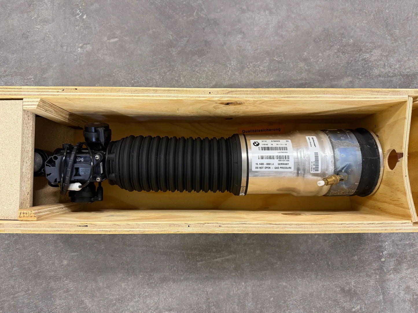 Original BMW 7er F02/F04 Luftfederbein hinten links 6796929 37126796929 NEU
