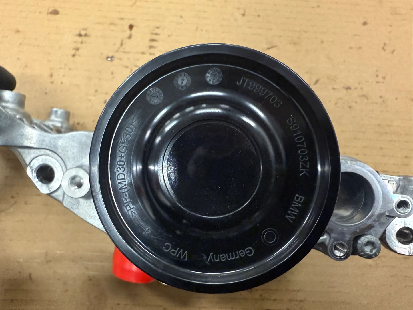 Original BMW Kühlmittelpumpe mit Träger 8631940 11518631940 NEU