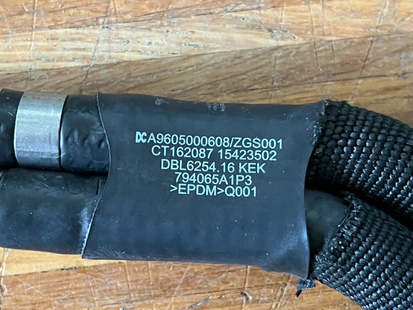 Original Mercedes-Benz Entlüftungsleitung A9605000608 NEU