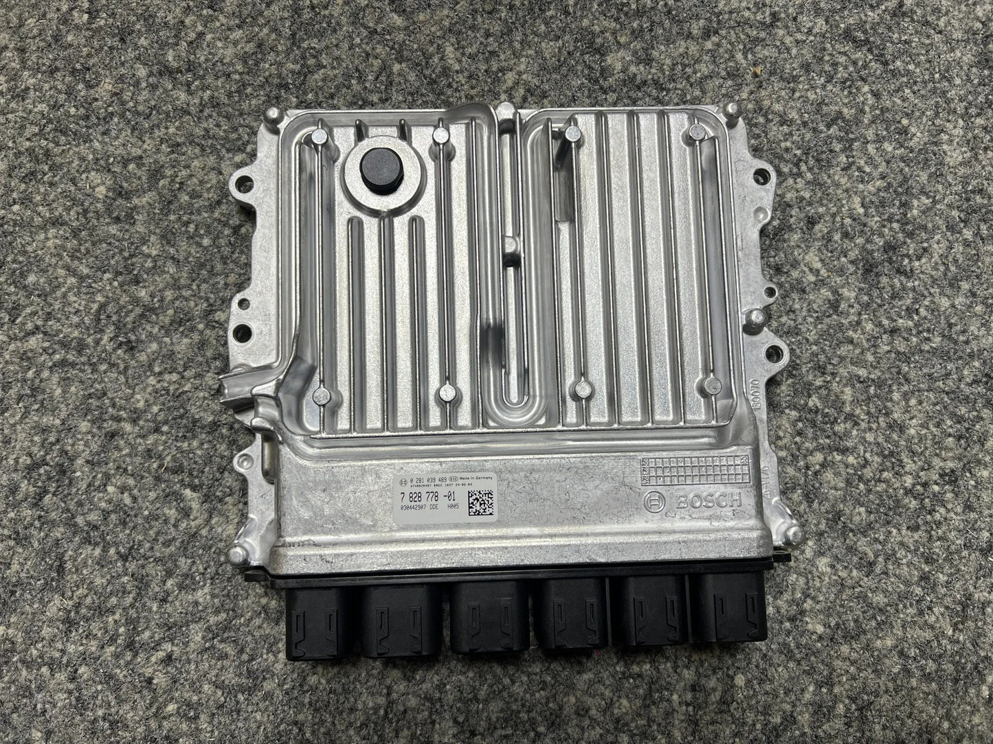 Original BMW Motorsteuergerät 13617828778 7828778 NEU