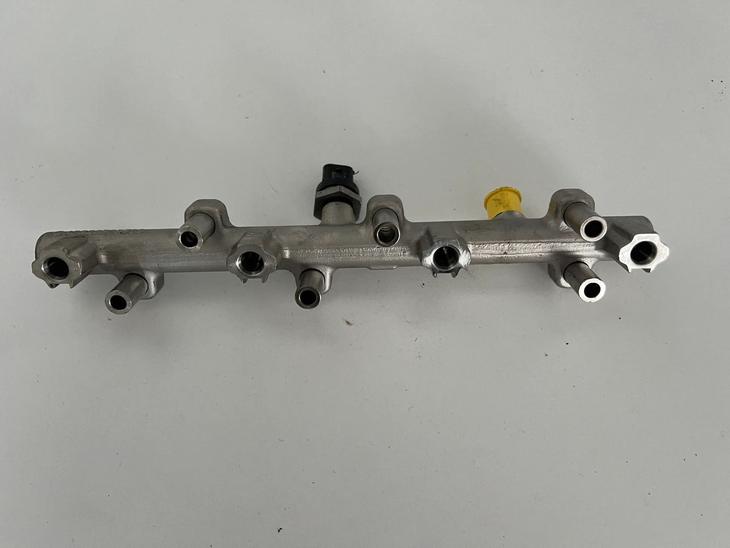 Original Mercedes-Benz Kraftstoffverteiler A2820702700 NEU